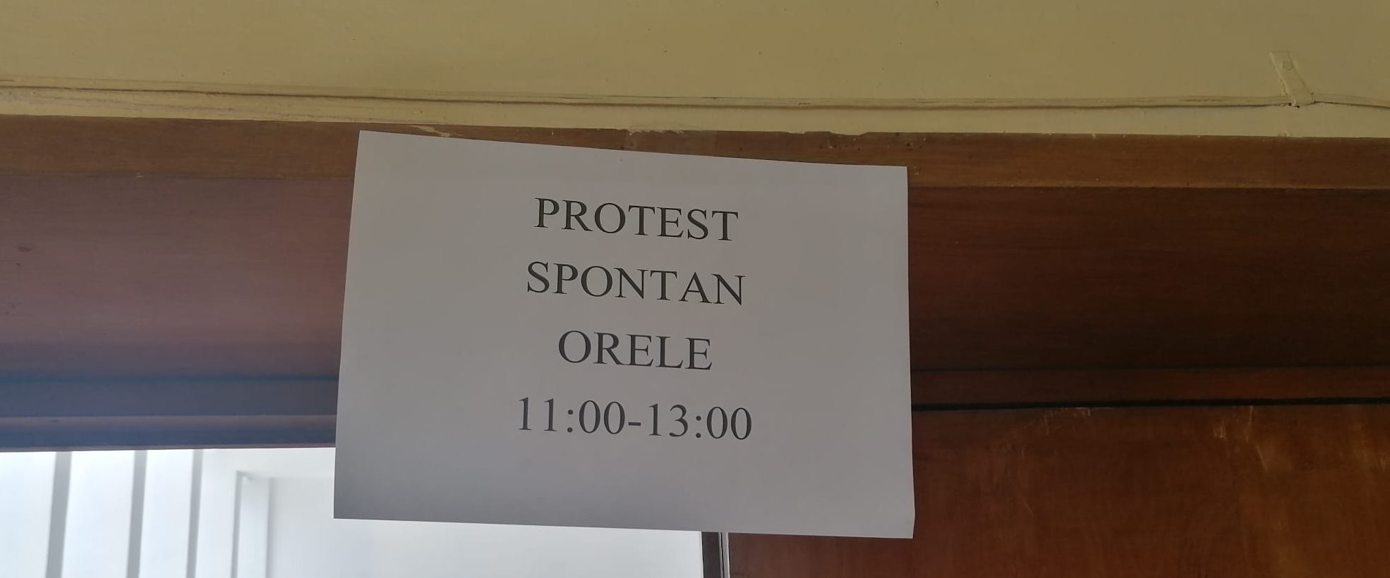 Botoşani: Protest al grefierilor, nemulţumiţi că nu le-au fost plătite drepturile salariale restante obţinute în instanţă