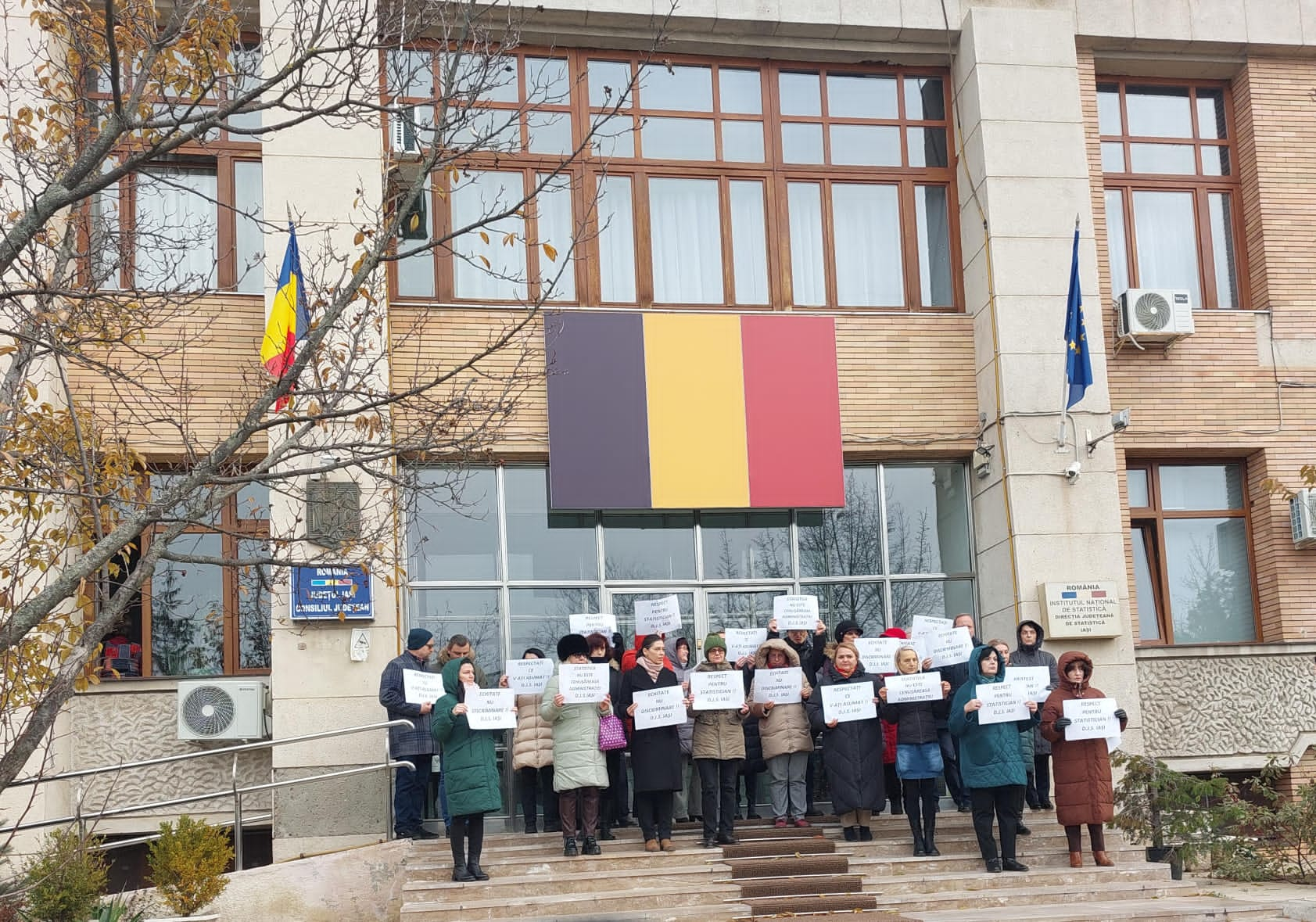 (AUDIO) Protest la Direcția Județeană de Statistică Iași