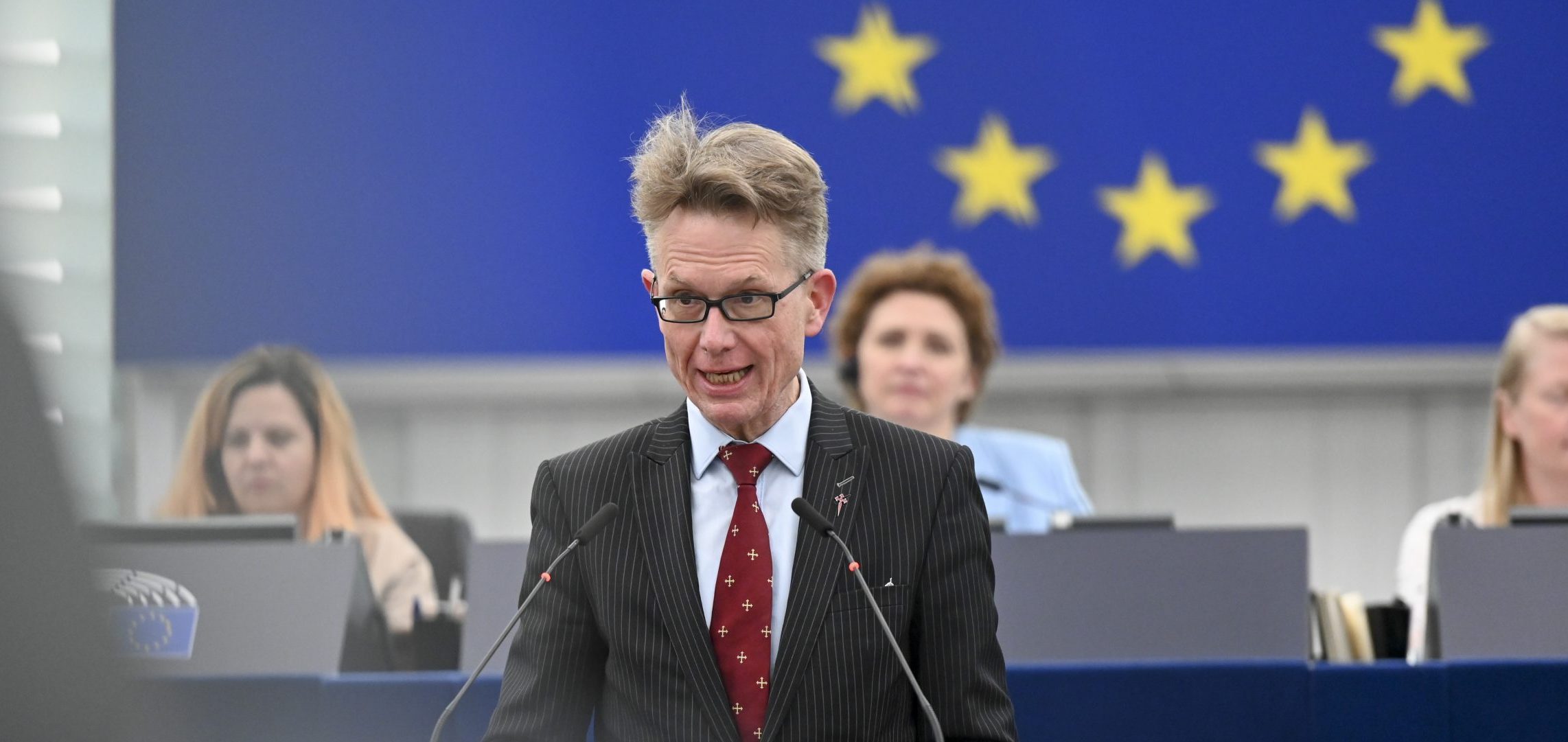 Podcast din seria „YOU+EU 2024”: Gunnar Beck, vicepreședinte al grupului politic Identitate și Democrație din Parlamentul European: ”statul-națiune este cea mai mare entitate în care este încă posibilă o luare semnificativă de decizii democratice”