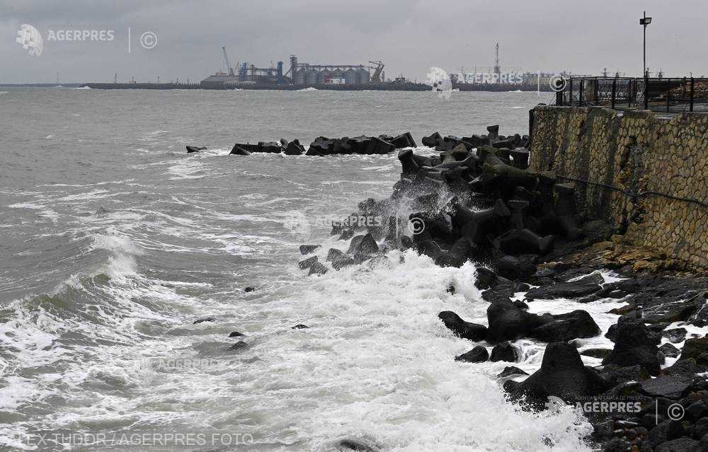 Infotrafic: Manevrele în toate porturile de la Marea Neagră, oprite din cauza vântului