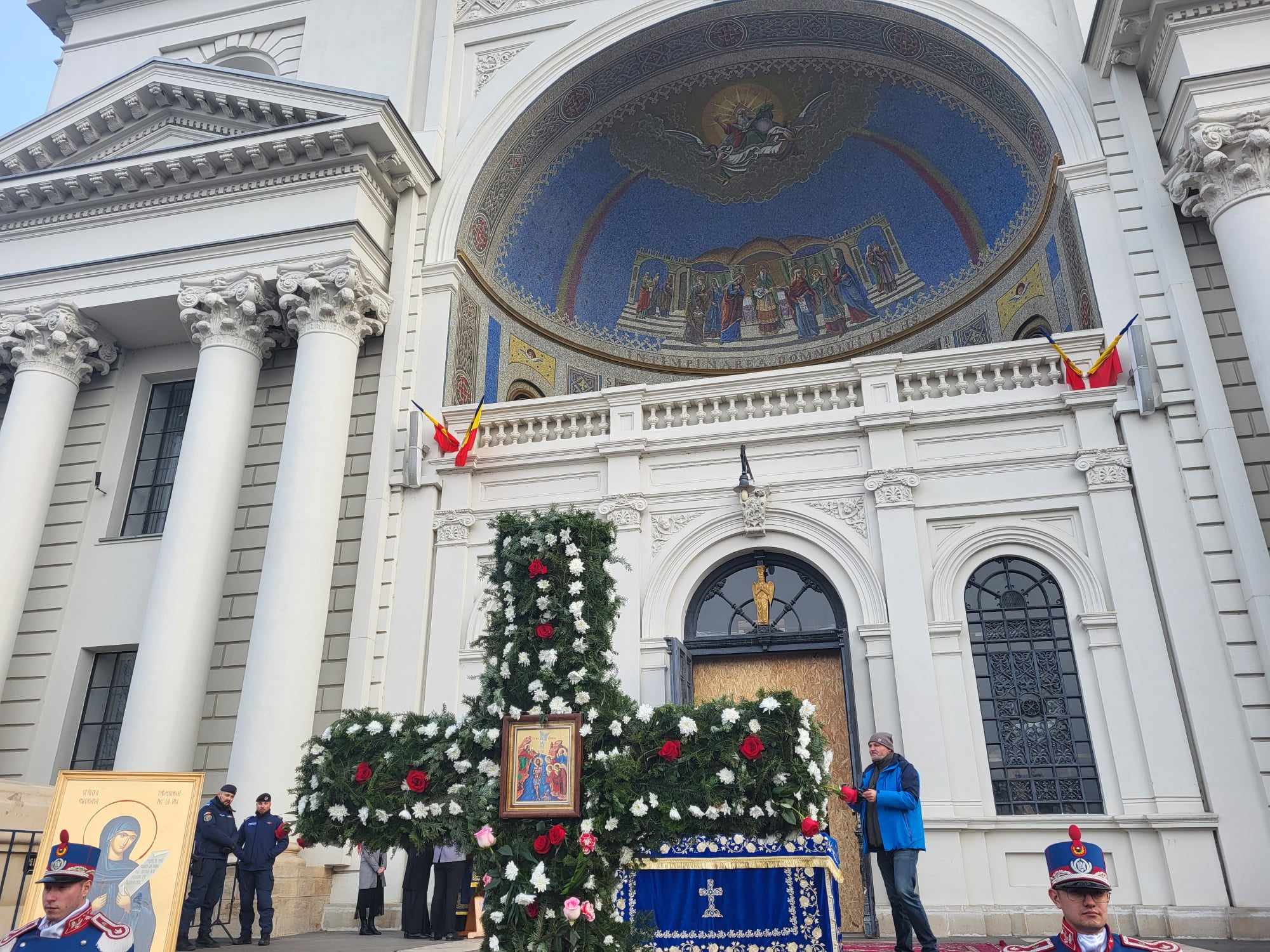 Astăzi este Ajunul Bobotezei. La Catedrala Mitropolitană se fac ultimele pregătiri pentru Botezul Domnului