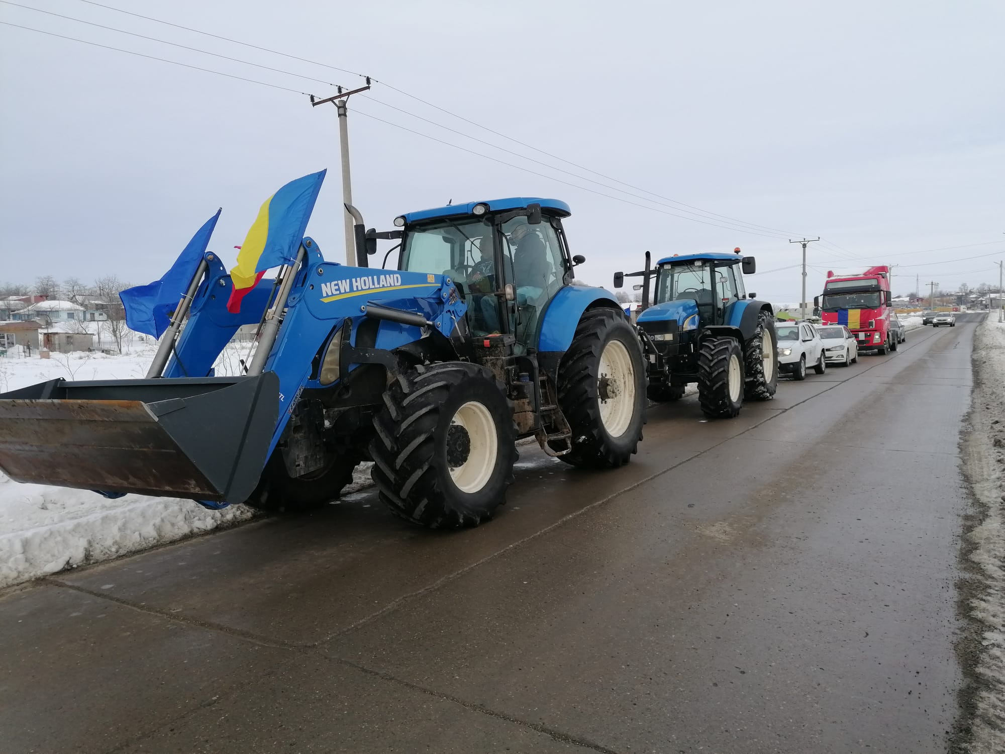 Protestele transportatorilor şi ale fermierilor au continuat în mai multe judeţe