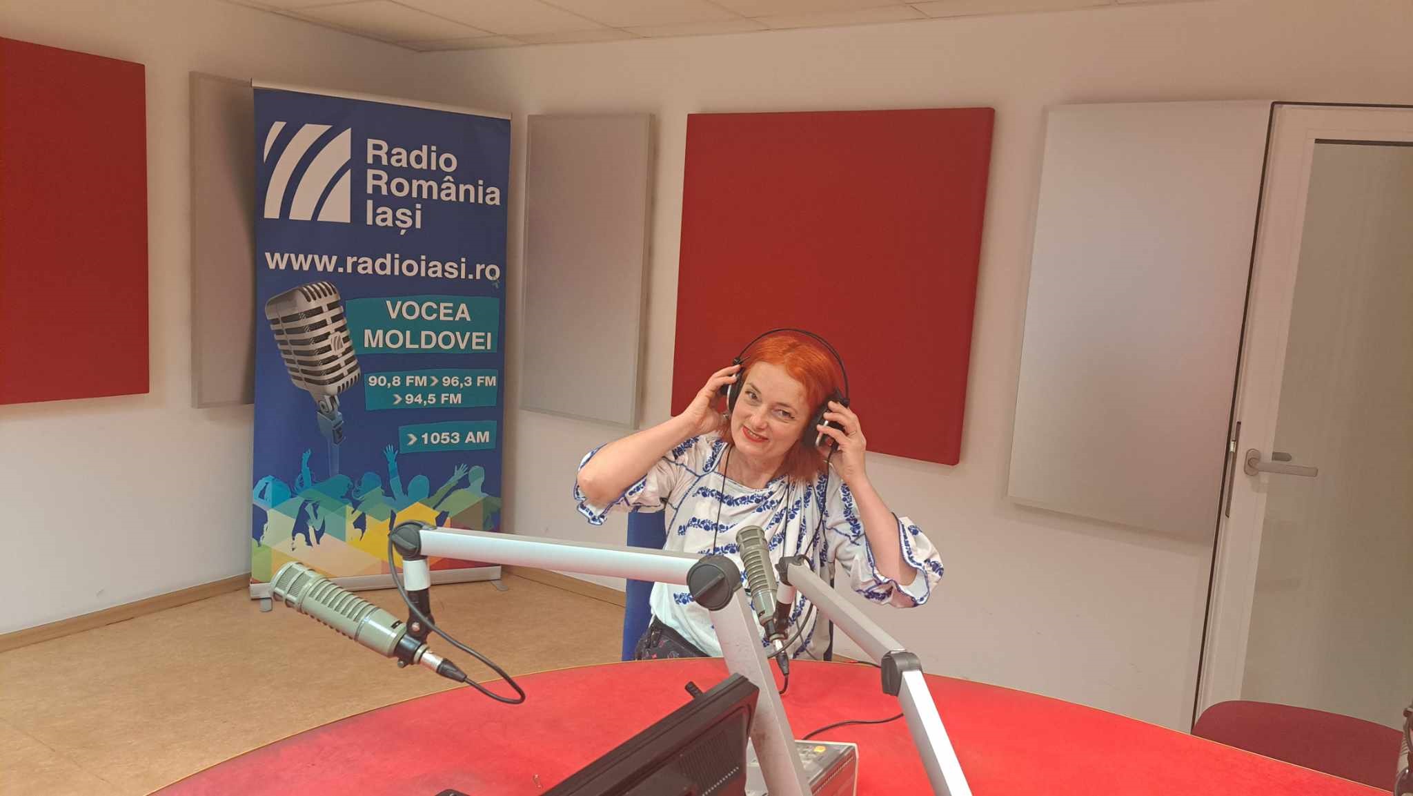 Ionela Lungu, meșter popular a adus primăvara în studioul Radio România Iași