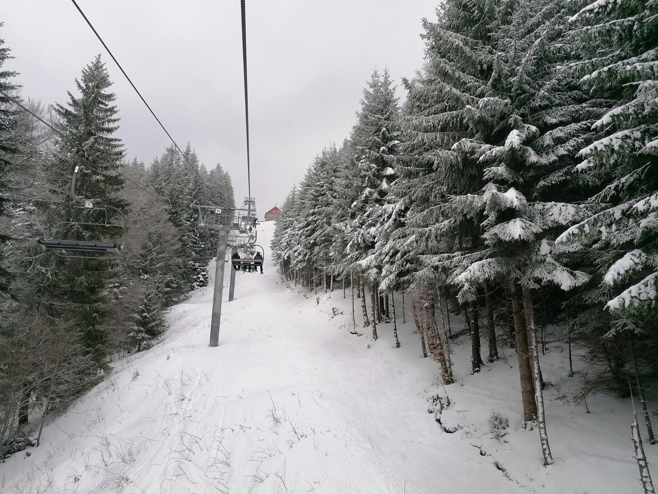 Risc însemnat de avalanşă în Munţii Făgăraş, Bucegi şi Ceahlău