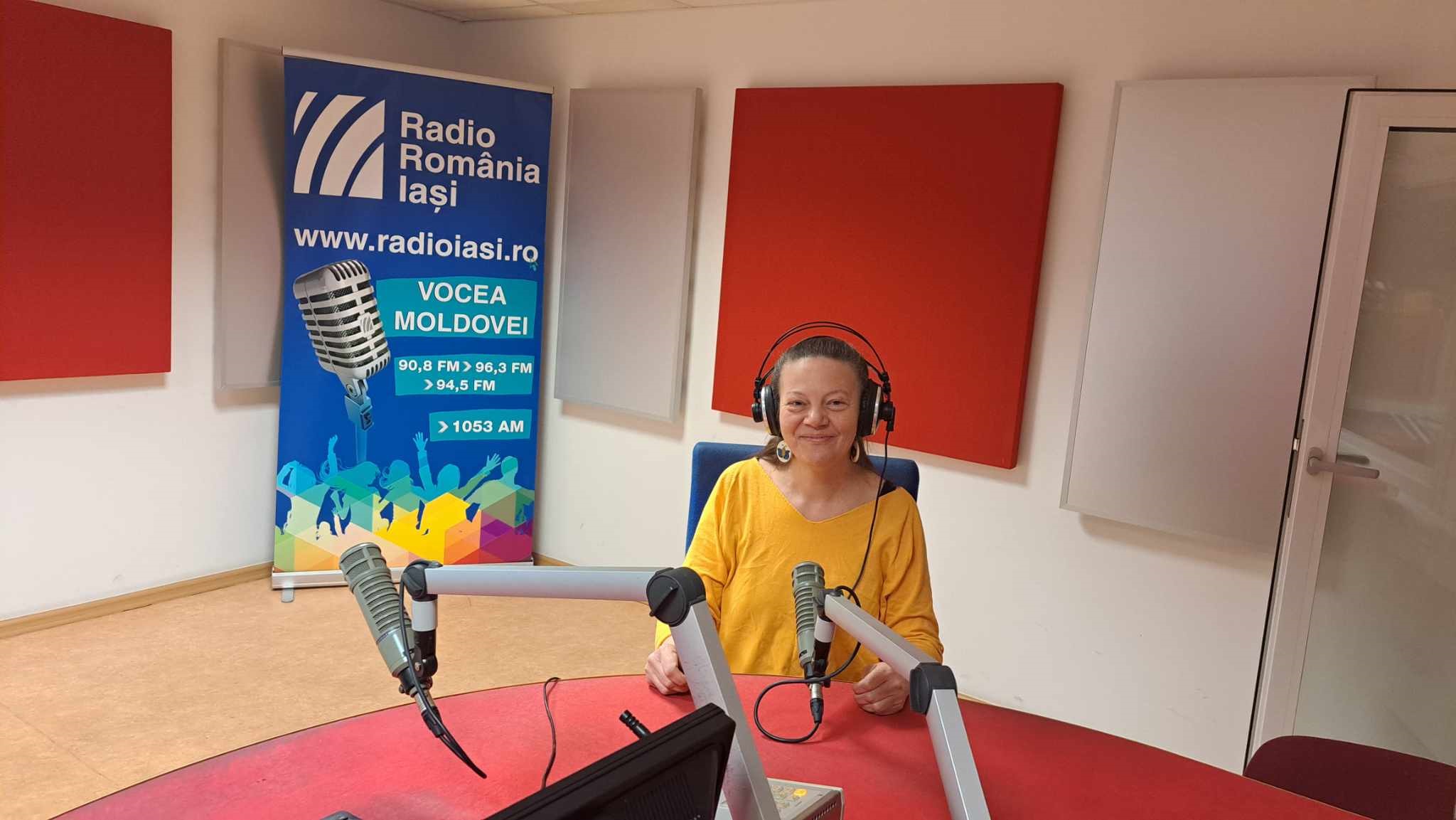 ArtFeminuTUdine, expoziție de artă. Sînziana Bălțătescu în direct la Radio Iași