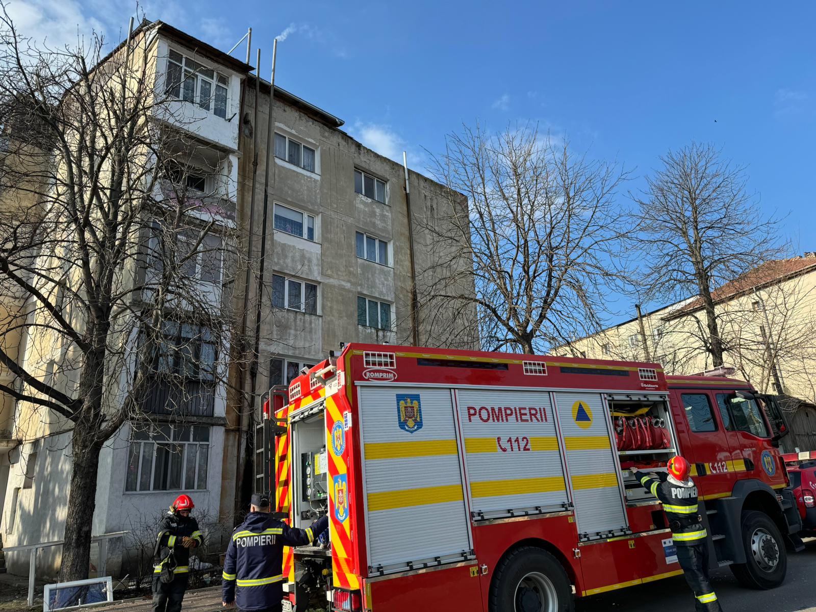 Botoşani: Două persoane rănite de o explozie într-un apartament din Săveni