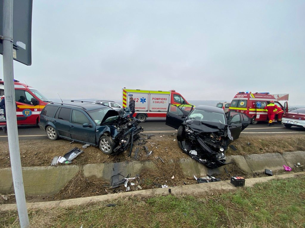 Patru persoane rănite într-un accident rutier produs la ieşirea din municipiul Suceava