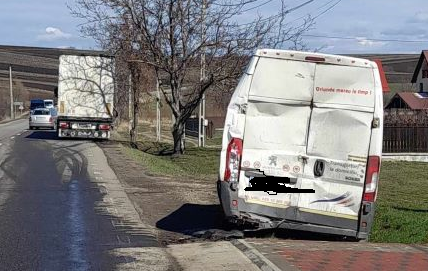 Neamţ: Carambol cu 4 autovehicule în care se aflau 8 persoane, pe DN 15C, la Bălţăteşti