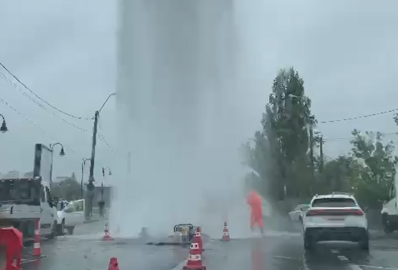 (VIDEO) Furnizarea apei potabile este întreruptă în bulevardul Țuțora, bulevardul Primăverii, Splai Bahlui (parțial), strada Profesor Octavian Mayer și Calea Chișinăului (parțial)