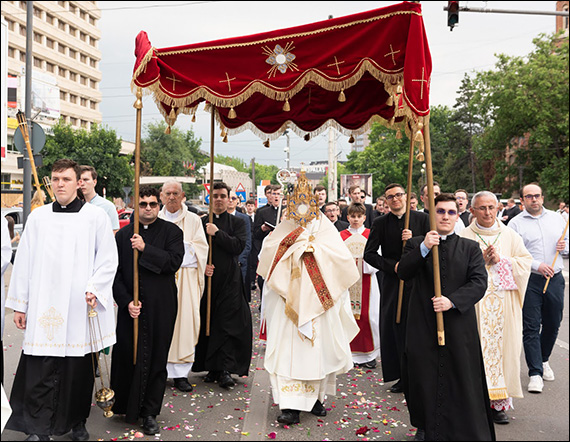 Procesiune cu ocazia sărbătorii Trupul şi Sângele Domnului