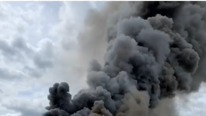 (VIDEO) Suceava: Incendiu la o secţie de producţie de tâmplărie PVC; a fost emis mesaj Ro-Alert