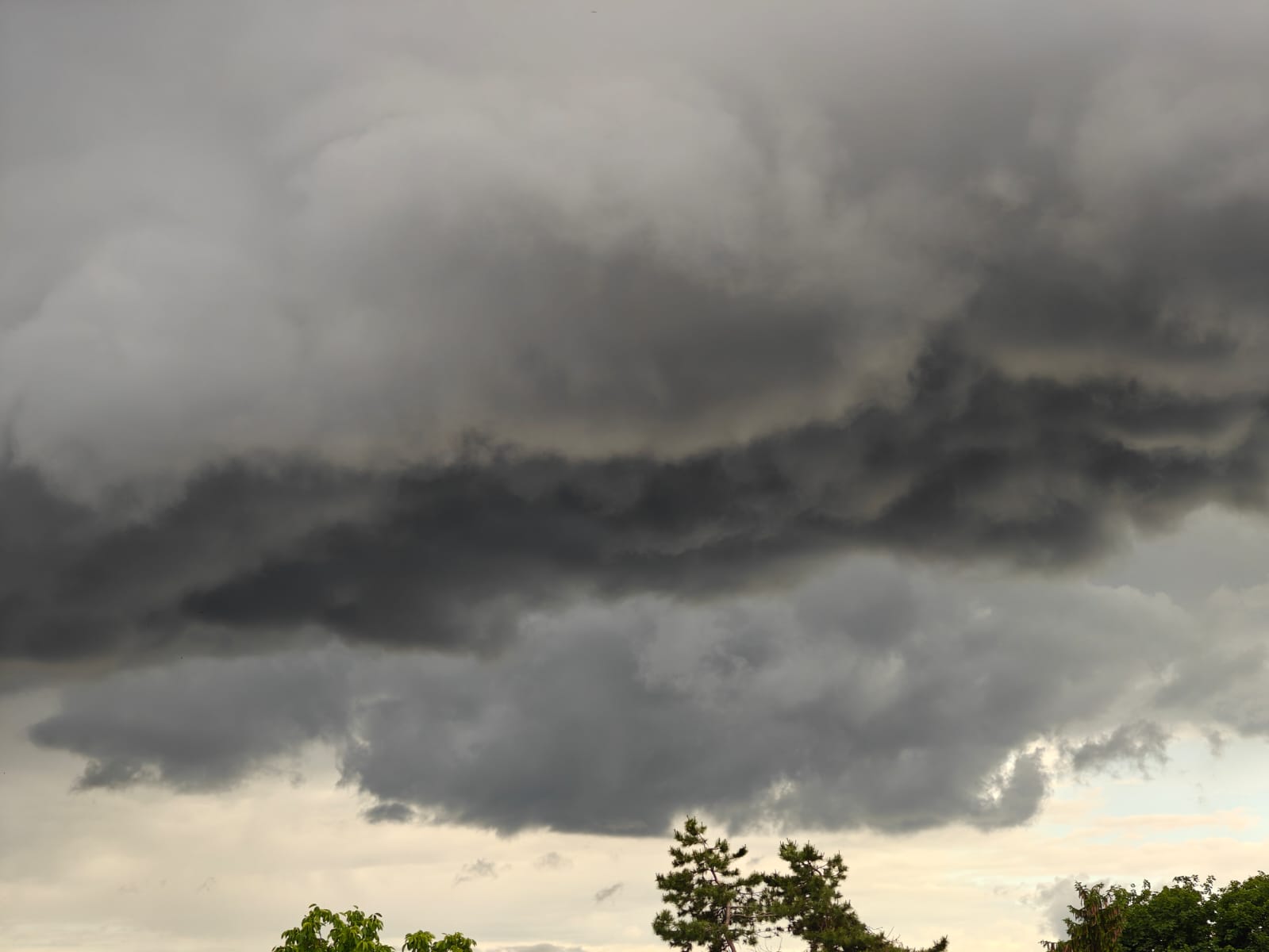 METEO: Instabilitate atmosferică temporar accentuată în cea mai mare parte a României