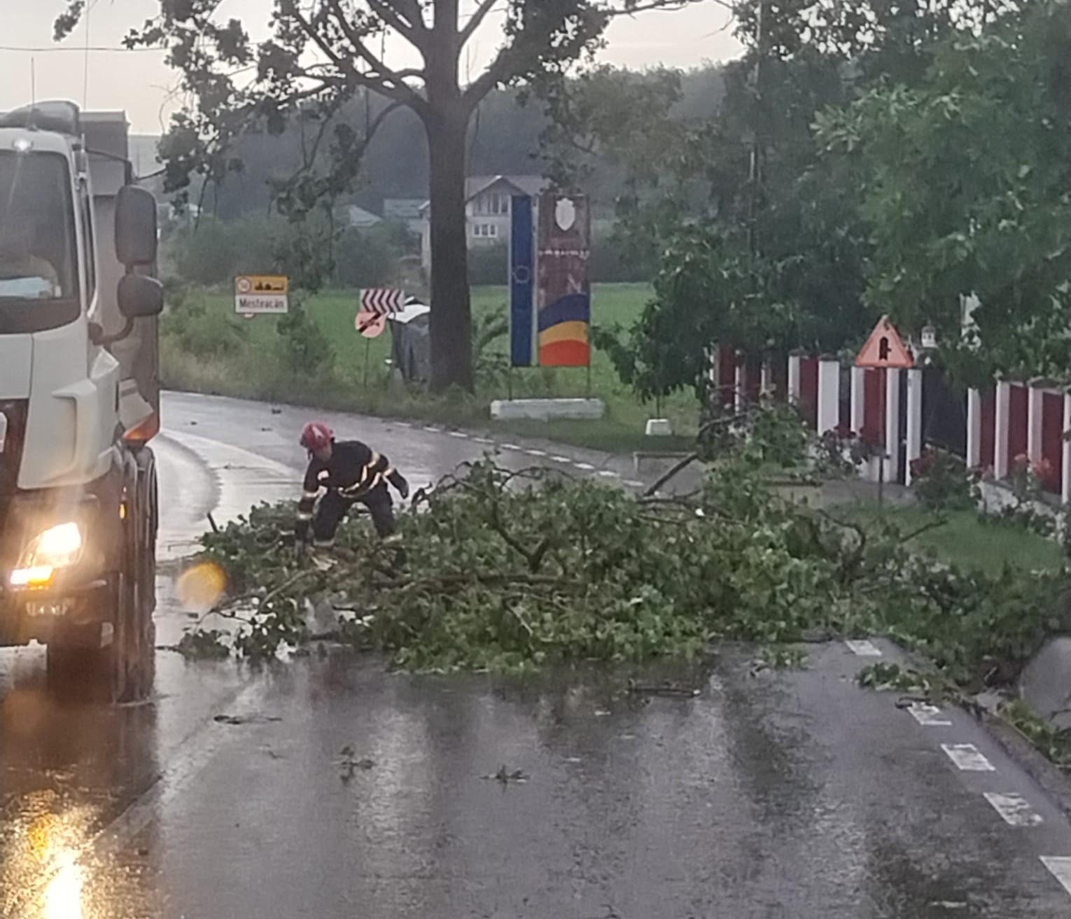 Mai multe localități din județele Botoșani și Suceava, afectate de furtună