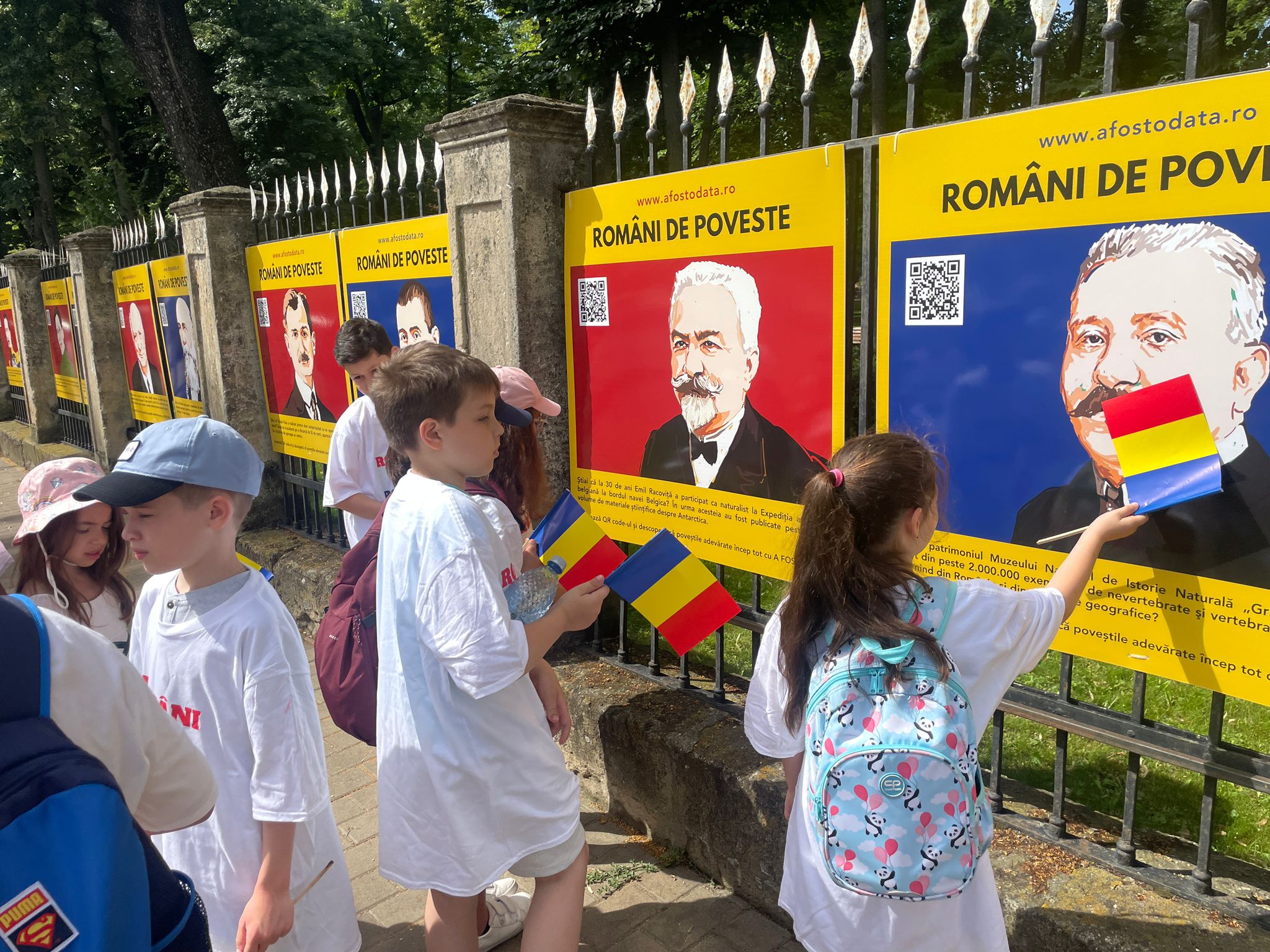 (AUDIO/FOTO) Expoziția ”Români de poveste” a ajuns în Parcul Copou din Iași