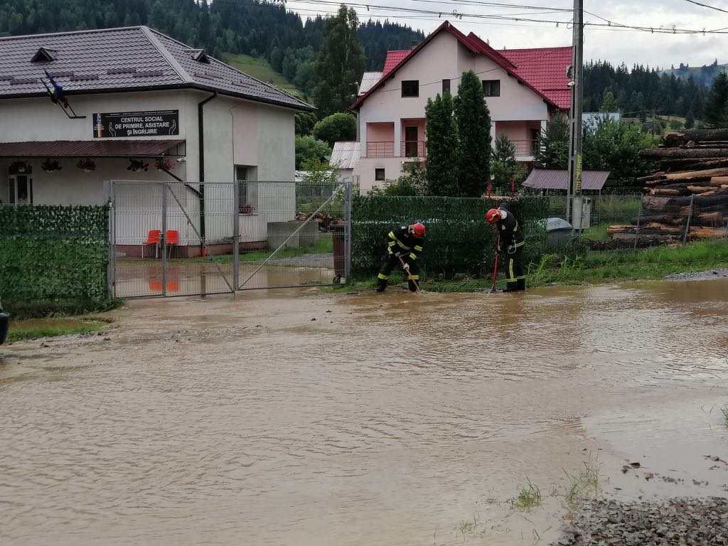 Suceava: Numeroase gospodării din comuna Cârlibaba, afectate de inundaţii