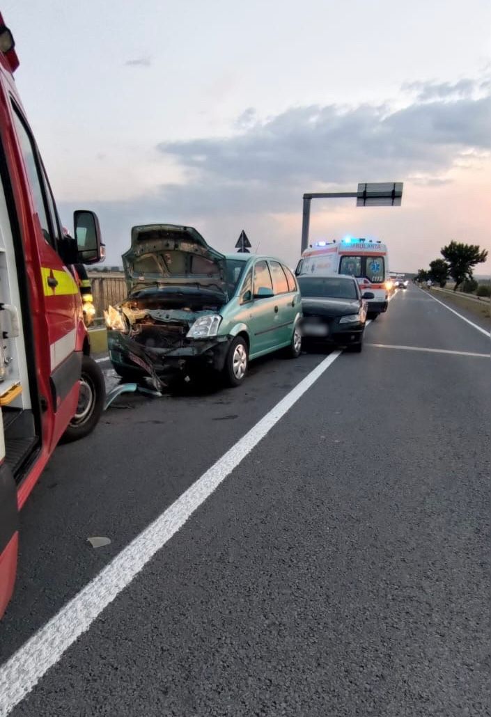 Botoşani: Accident cu trei victime pe DN 29 la Huţani; trei maşini au intrat în coliziune