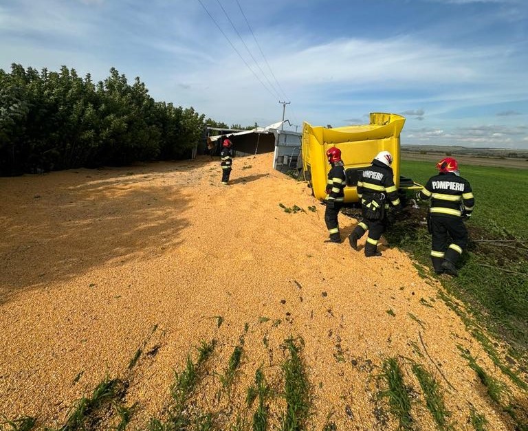 Vaslui: Trei victime în urma unui accident în care au fost implicate două autoturisme şi un camion