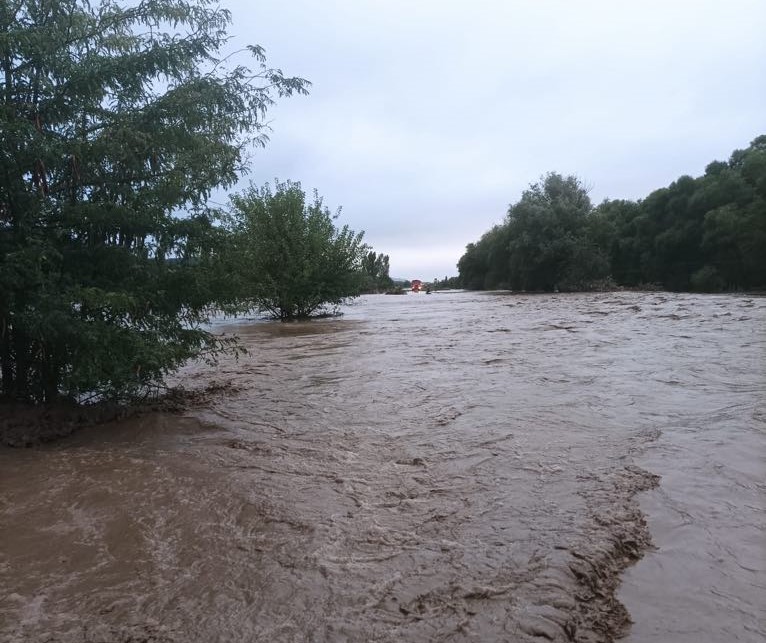 INHGA: Alerte de viituri în 18 bazine hidrografice şi pe râurile din Dobrogea, până luni la mizeul nopţii