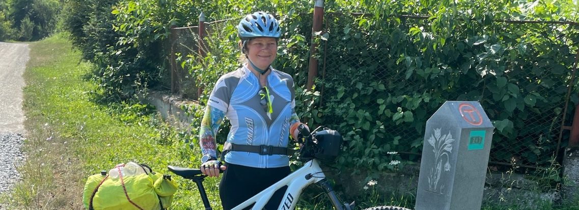 Ieșeanca Iordana Leahu, prima femeie care parcurge Via Transilvanica pe bicicletă: ”pot spune că acest traseu este cel mai bun ambasador al României”. Emisiunea ”Weekend cu prieteni”, (13.10.2024)