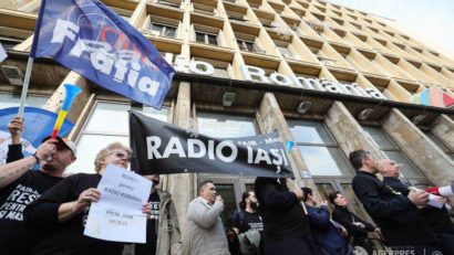 Miting de protest al angajaților SRR în fața sediului central al instituției