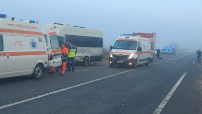 Accident rutier produs între un autoturism şi un microbuz şcolar, pe DN24, în localitatea Ciorteşti