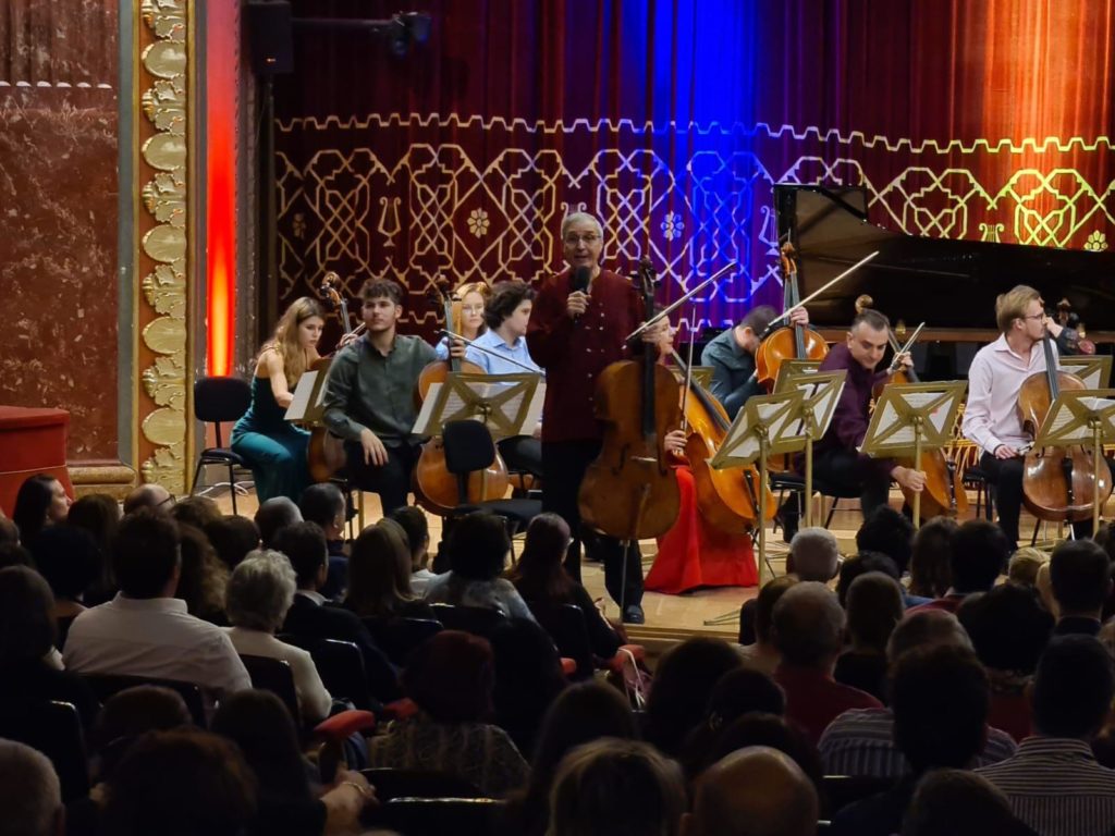 Marin Cazacu și Ansamblul Violoncellissimo_foto Virgil Oprina