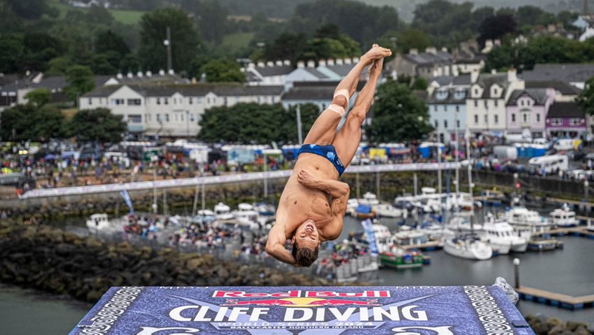 Constantin Popovici, campion mondial la high diving, sportiv legitimat la CSM Bacău: ”teama te ajută să-ți dozezi un pic adrenalina, să faci săritura mai corect și să te concentrezi s-o execuți cât mai bine”. Emisiunea ”Weekend cu prieteni” (24.11.2024)