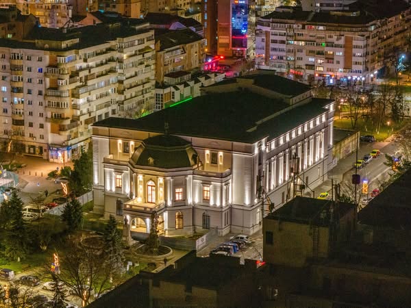 Botoşani: Teatrul Mihai Eminescu, redeschis publicului după o reabilitare care a durat peste zece ani