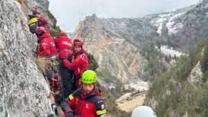 Exerciţiu comun de salvare montană desfăşurat de salvamontiştii din judeţele Harghita şi Neamţ