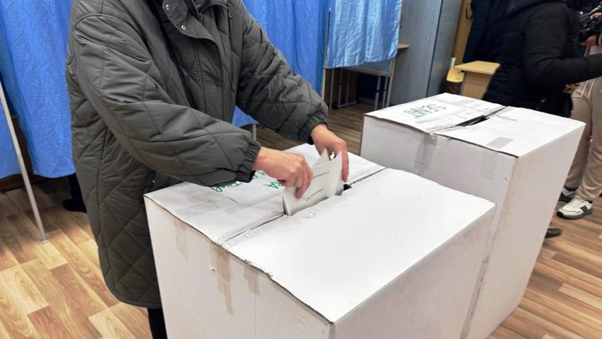 Exit-poll CURS – PSD, preferatul electoratului atât la Cameră, cât şi la Senat. Este urmat de AUR, PNL şi USR/ SOS şi POT au depăşit pragul, UDMR este la limită/ SENS şi Forţa Dreptei nu intră în Parlament