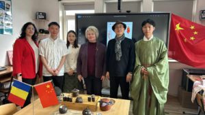 Anul Nou Chinezesc sărbătorit la EuroEd și UMF Iași (I) – subiect al emisiunii Dialog intercultural de vineri, 31 IANUARIE 2025, ora 20:30 – cu Dumitru ȘERBAN