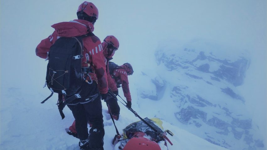 Salvamontiştii au recuperat doi cetăţeni ucraineni care au trecut graniţa în România prin Munţii Maramureşului