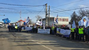 (AUDIO/FOTO) Polițiștii de frontieră au protestat, astăzi, în punctul de Trecere a Frontierei Sculeni din județul Iași